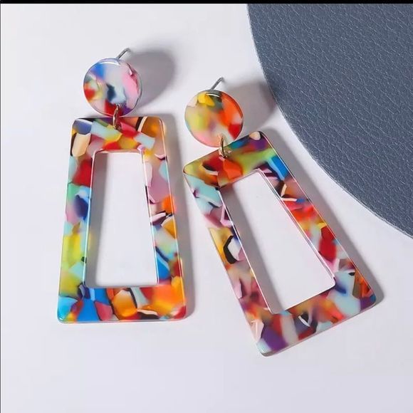 “Kip” acrylic earrings - Picture 2 of 3